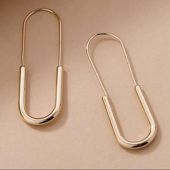NEW 18K GOLD PLATED SAFETY PIN HOOP EARRINGS - Picture 2 of 6